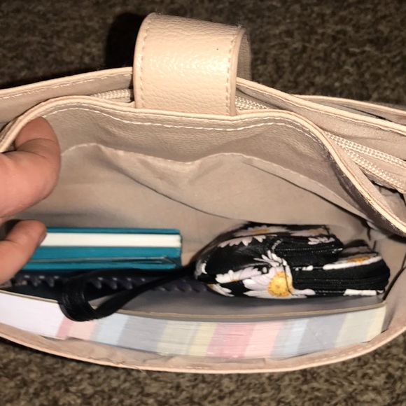 Beige crossbody purse, 👛 bought last week! - Picture 4 of 4